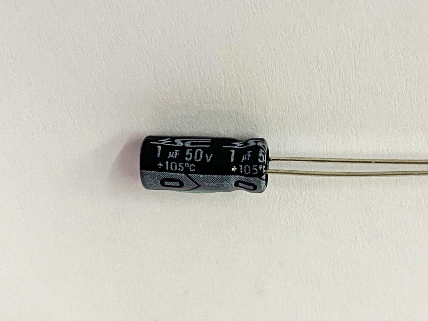 電解電容1uF50V 5pcs ( EC1uF50V 5x11/105℃ )