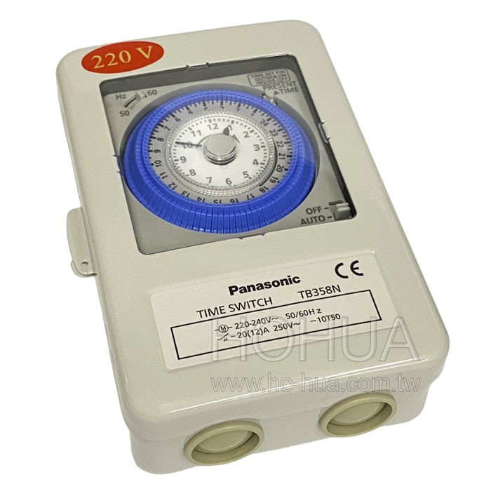 Panasonic TB358N 定時器側面，展示電源接線孔與安裝卡榫。