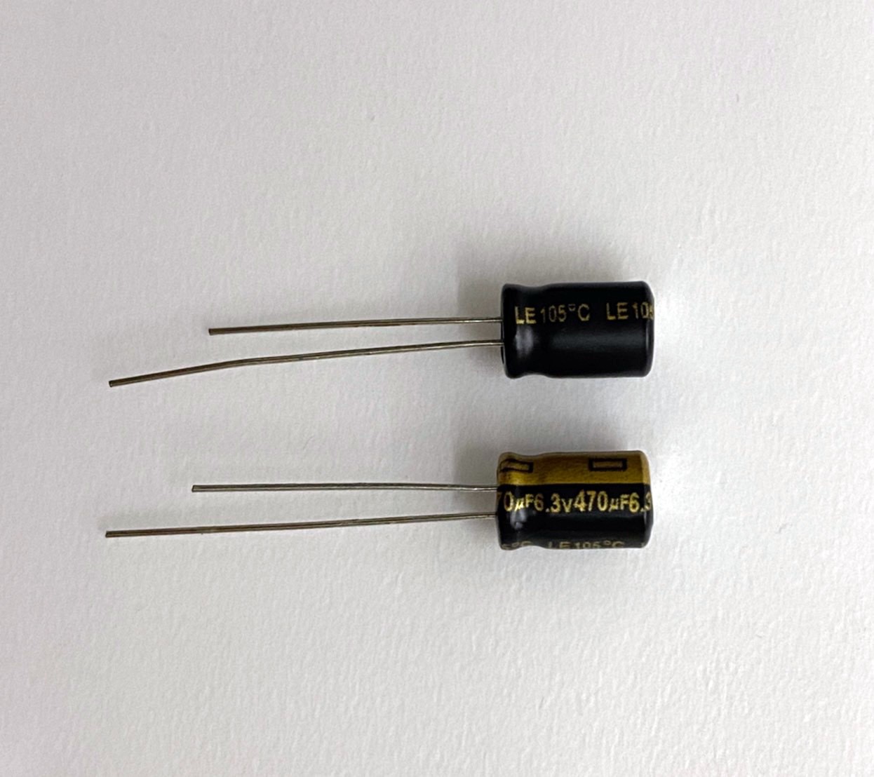 低漏電電容470uF6.3V 2pcs ( LESR470uF6.3V 6x11/105℃ )
