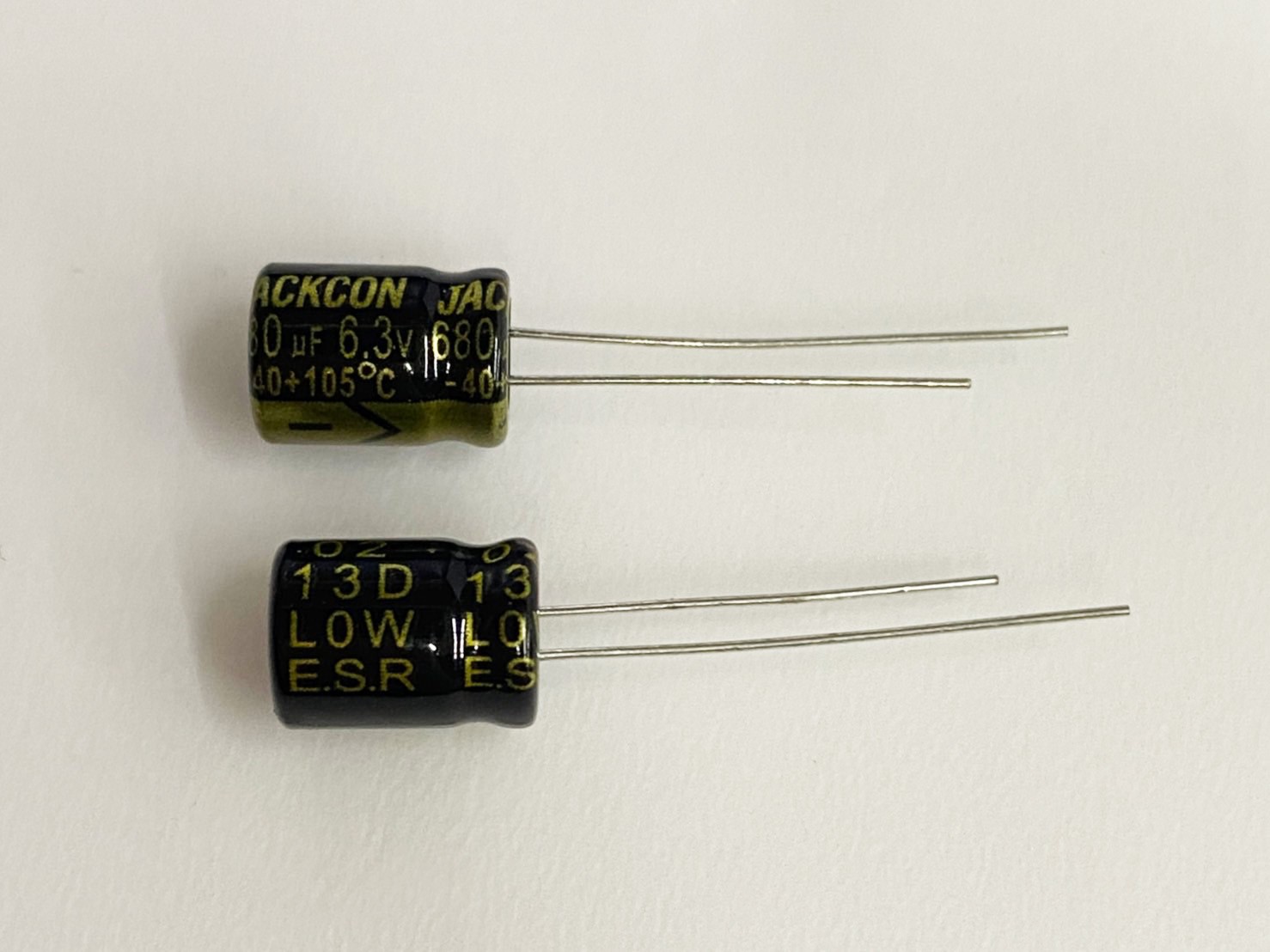 低漏電電容680uF6.3V 5pcs ( LESR680uF6.3V 8x11/105℃ )