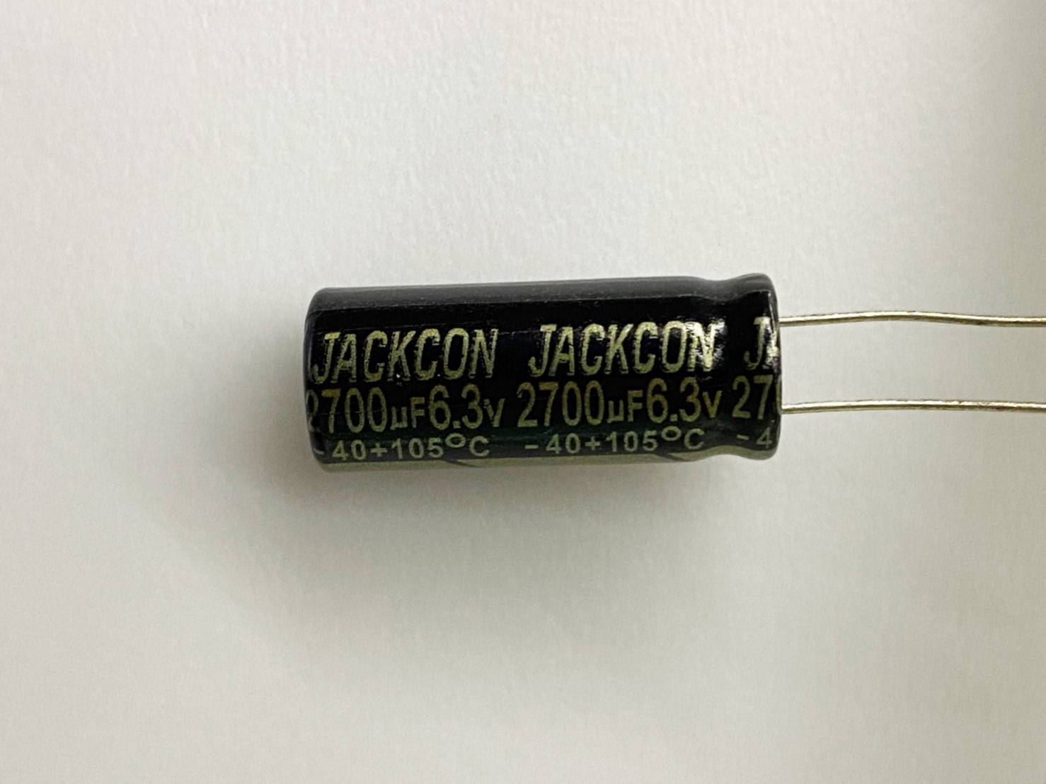 低漏電電容2700uF6.3V 2pcs ( LESR2700uF6.3V 10x25/105℃ )
