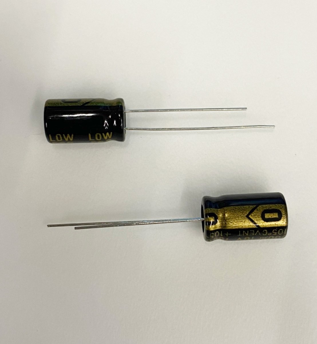 低漏電電容1000uF10V 2pcs ( LESR1000uF10V 10x12/105℃ )