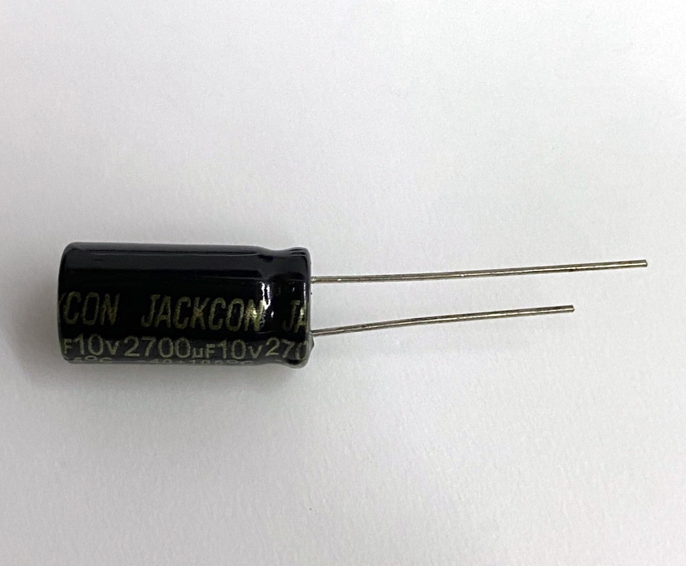 低漏電電容2700uF10V 1pcs ( LESR2700uF10V 10x20/105℃ )