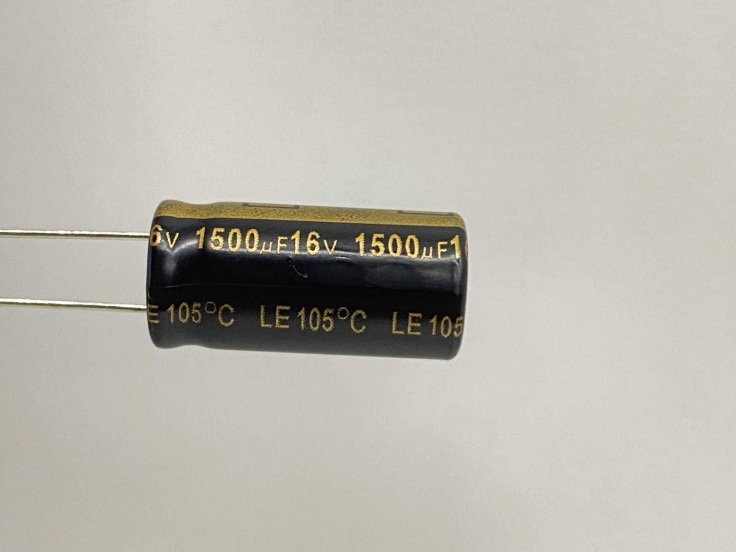 低漏電電容1500uF16V 2pcs ( LESR1500uF16V 10x21/105℃ )
