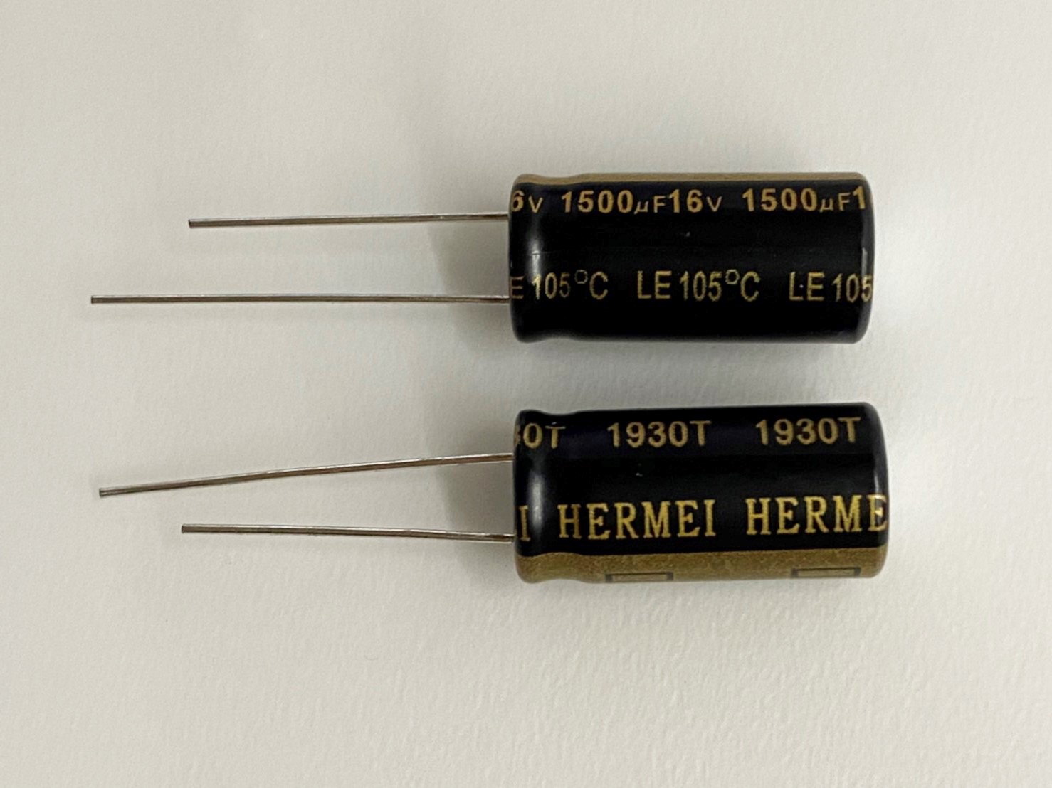 低漏電電容1500uF16V 2pcs ( LESR1500uF16V 10x21/105℃ )