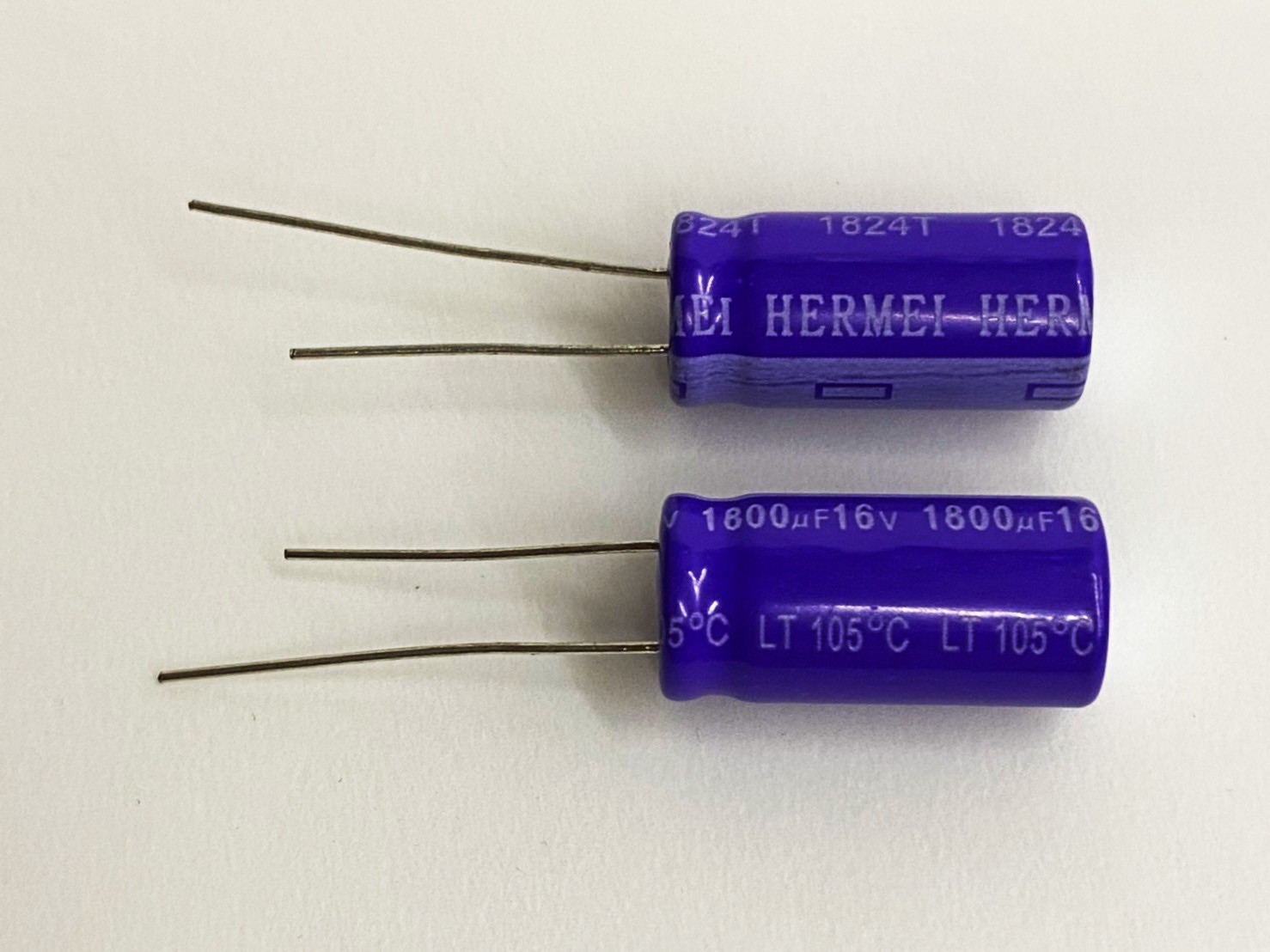 低漏電電容1800uF16V 2pcs ( LESR1800uF16V 10x20/105℃ )