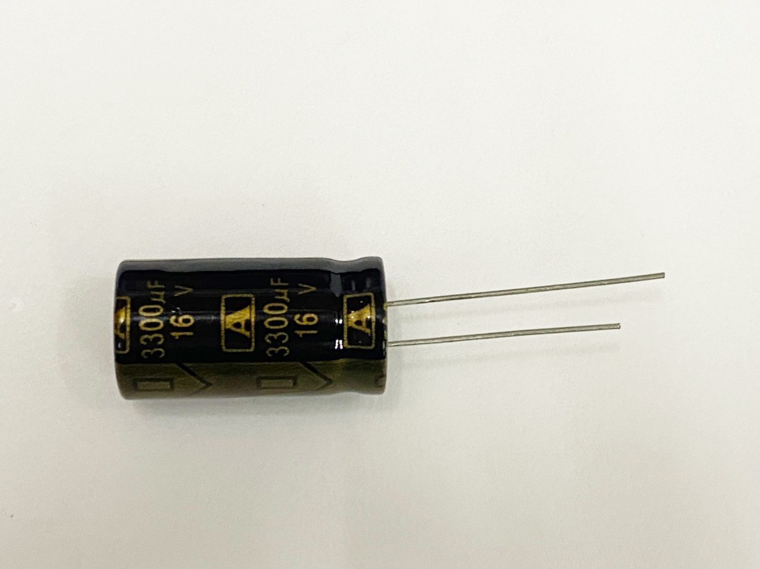 低漏電電容3300uF16V 1pcs ( LESR3300uF16V 13x26/105℃ )