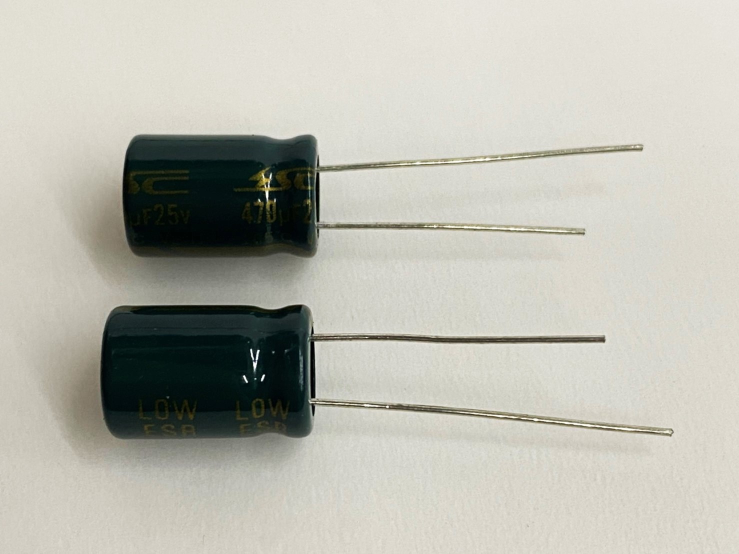 低漏電電容470uF25V 2pcs ( LESR470uF25V 10x12/105℃ )