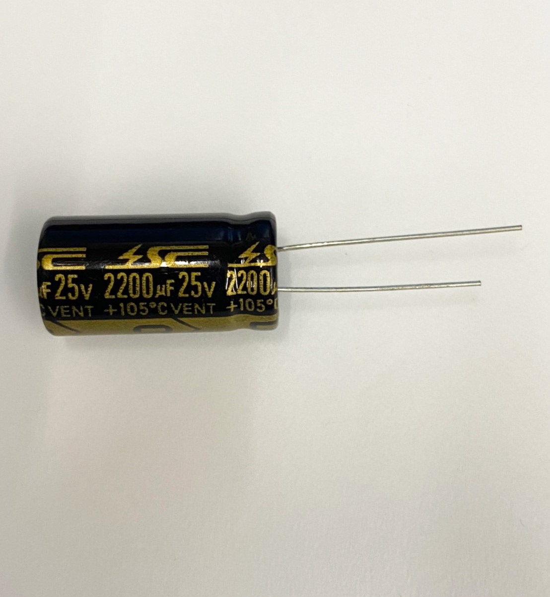 低漏電電容2200uF25V 1pcs ( LESR2200uF25V 13x21/105℃ )