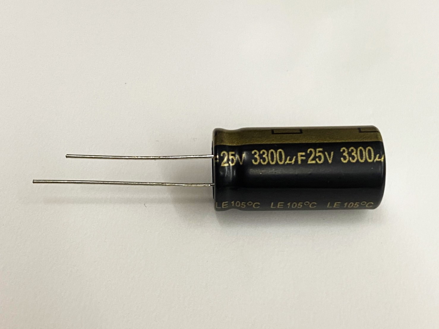 低漏電電容3300uF25V 1pcs ( LESR3300uF25V 16x26/105℃ )