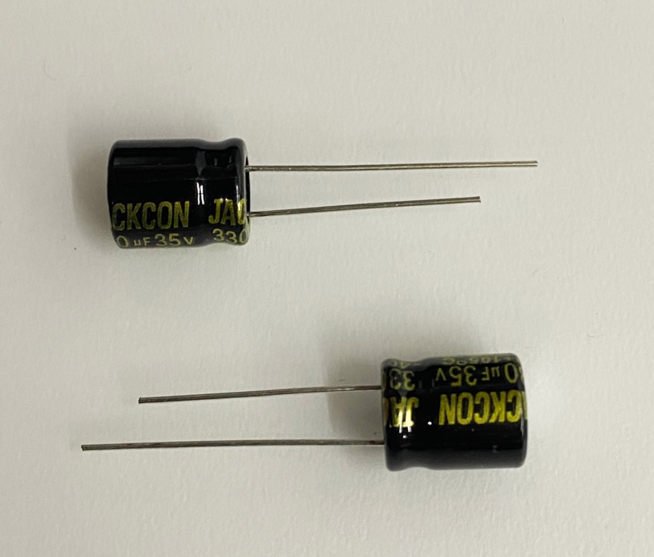 低漏電電容330uF35V 2pcs ( LESR330uF35V 10x12/105℃ )