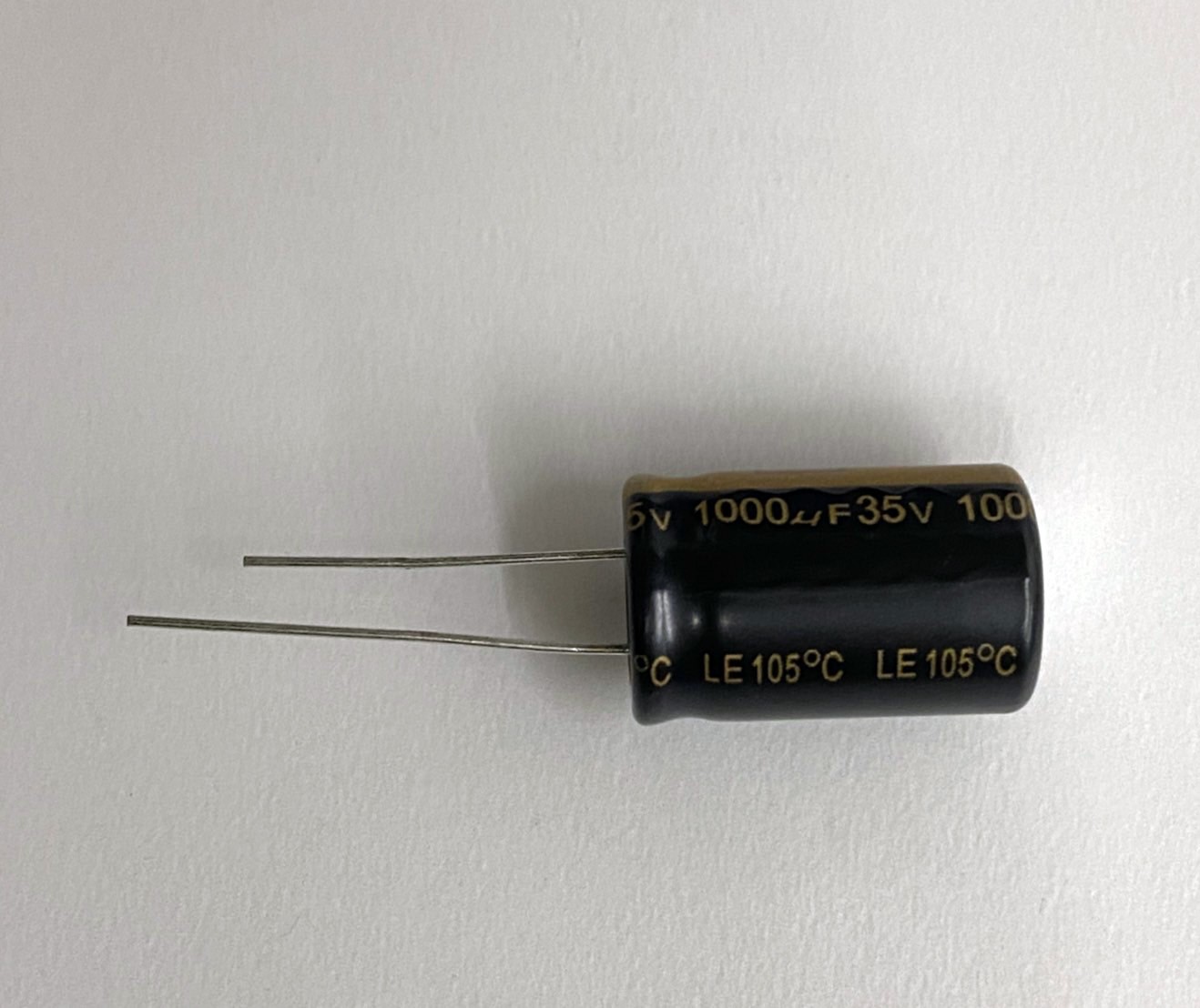 低漏電電容1000uF35V 1pcs ( LESR1000uF35V 13x21/105℃ )