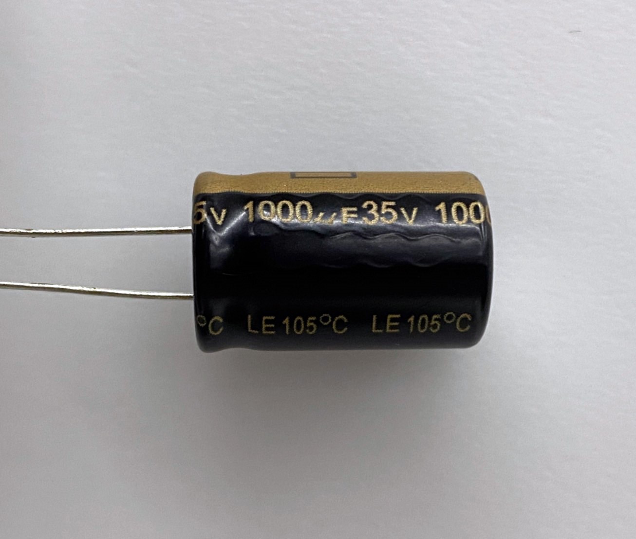 低漏電電容1000uF35V 1pcs ( LESR1000uF35V 13x21/105℃ )