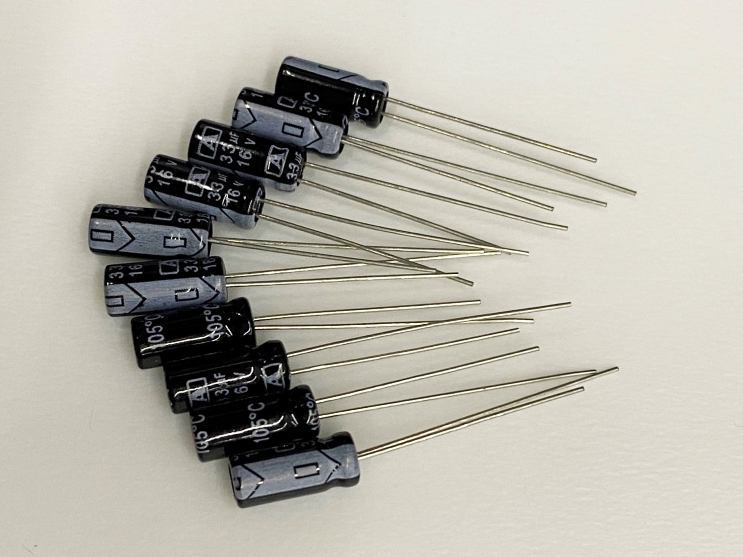 電解電容33uF16V 10pcs ( EC33uF16V 5x11/105℃ )