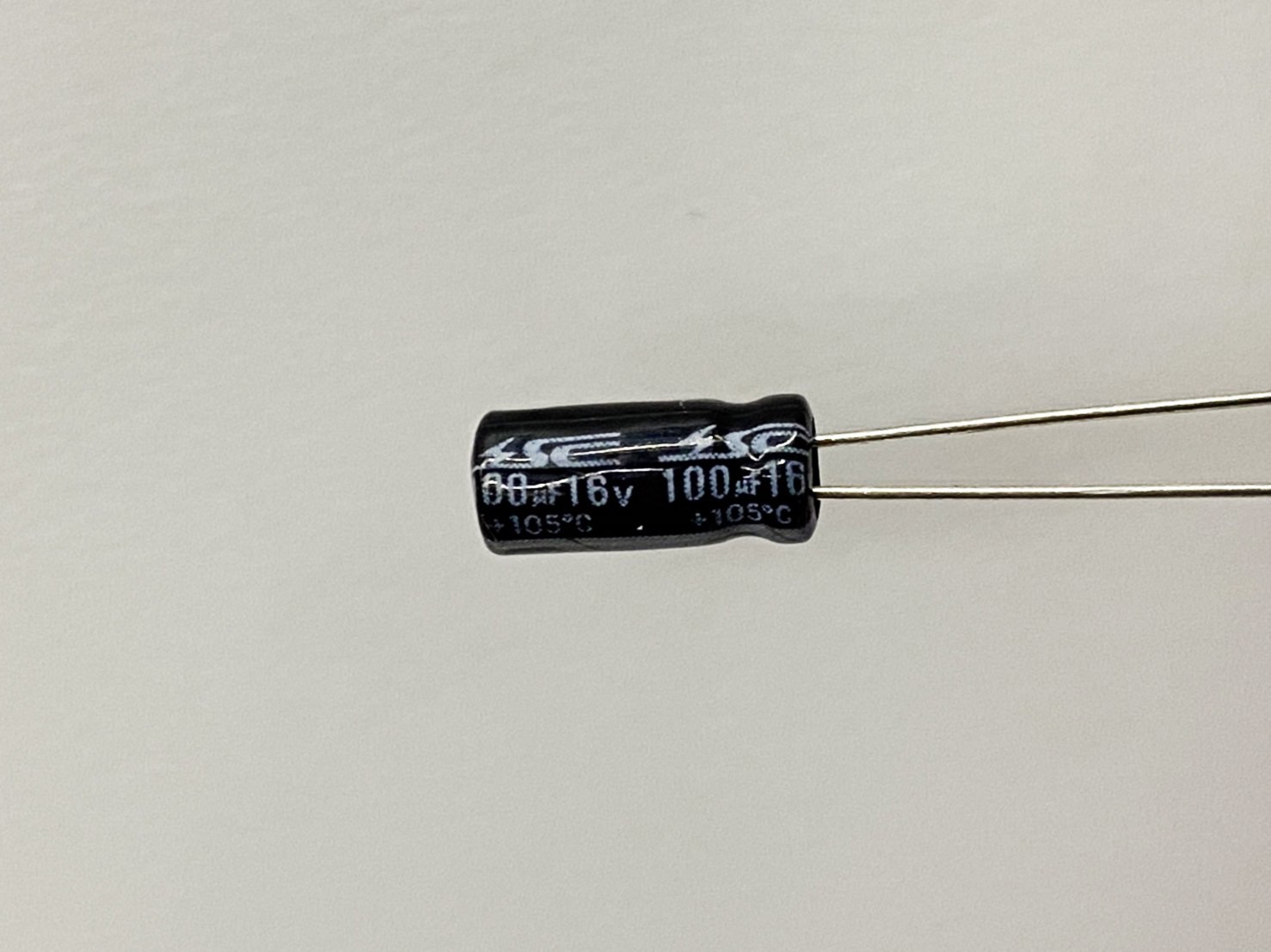 電解電容100uF16V 10pcs ( EC100uF16V 5x11/105℃ )