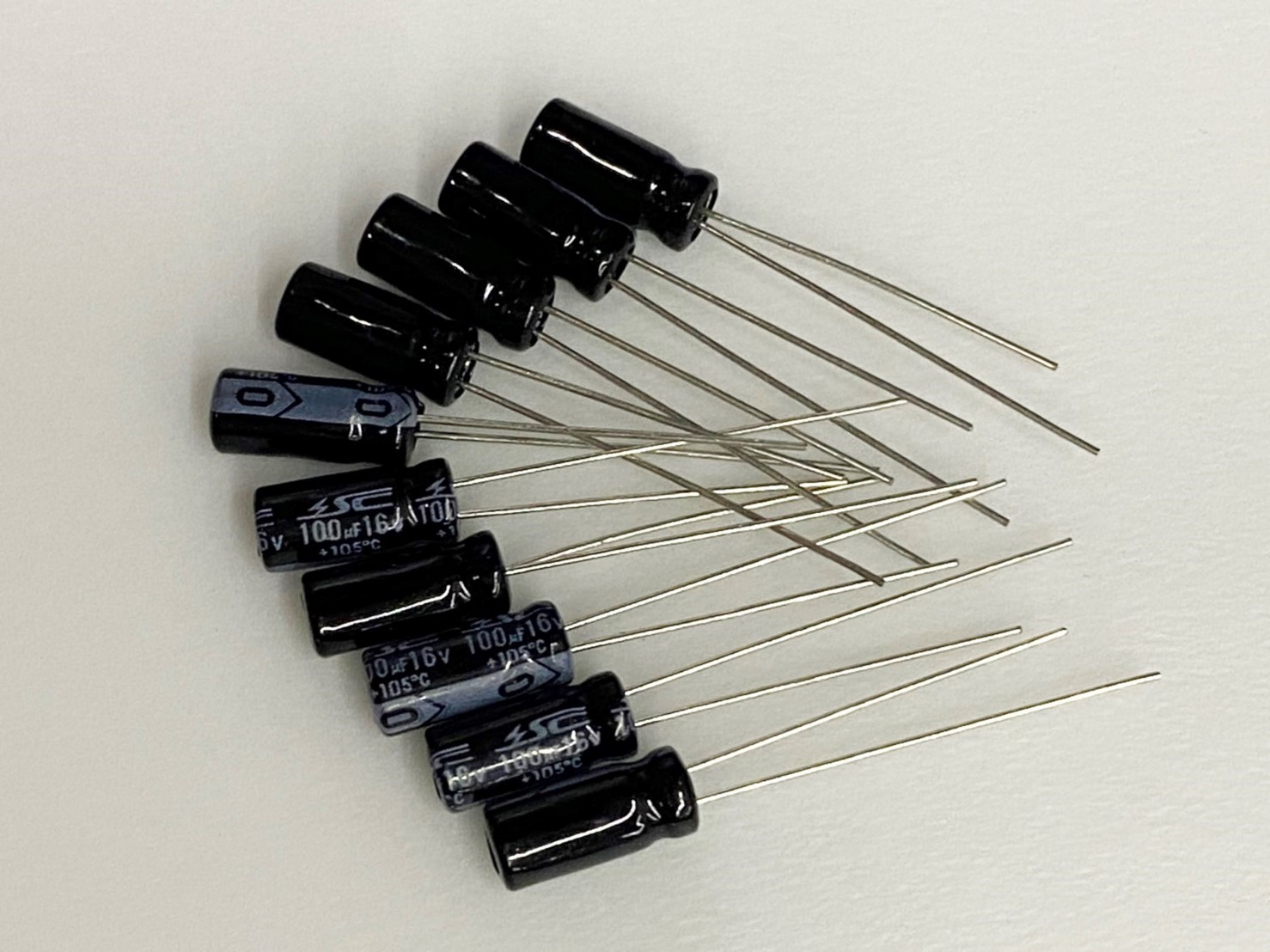 電解電容100uF16V 10pcs ( EC100uF16V 5x11/105℃ )