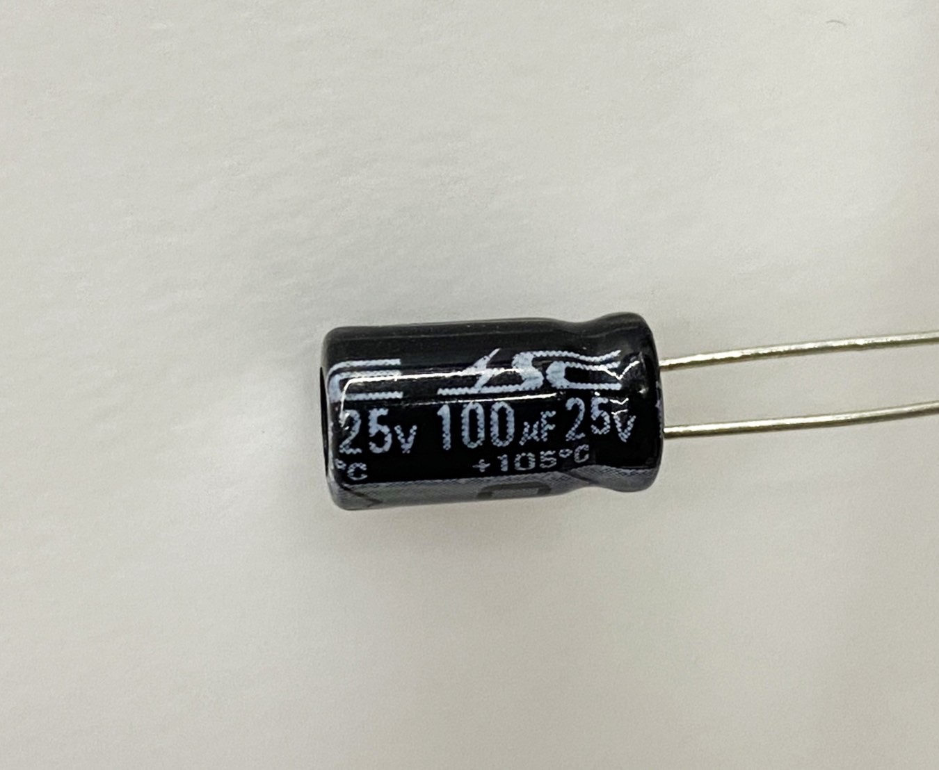 電解電容100uF25V 10pcs ( EC100uF25V 6x11/105℃ )
