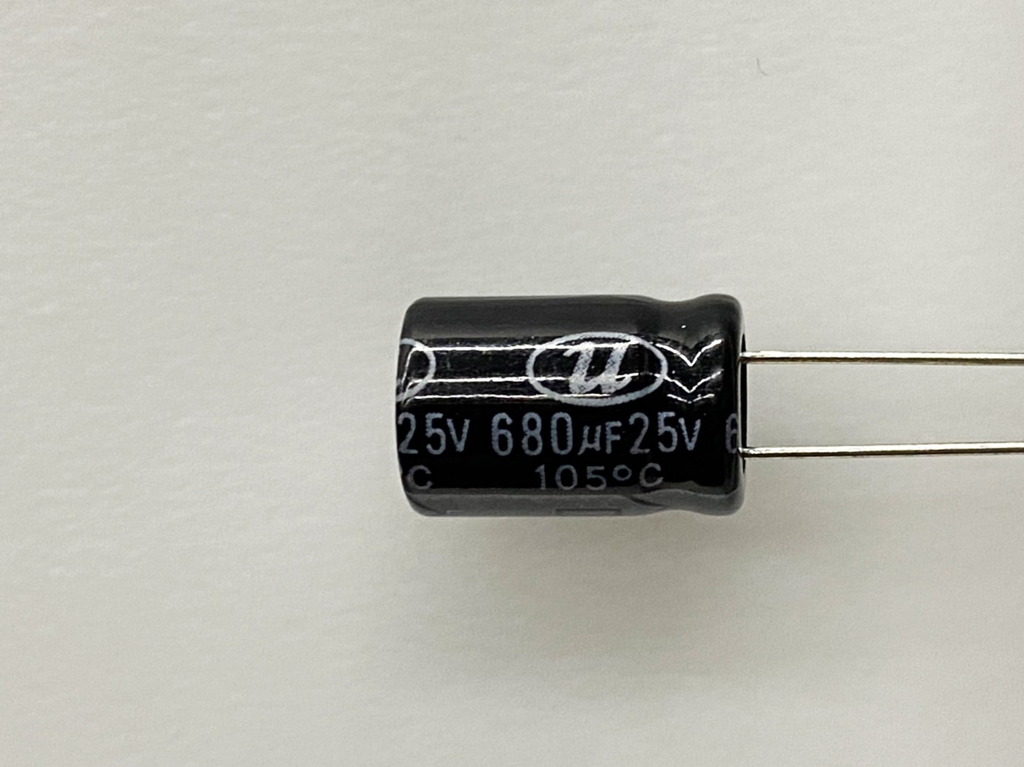 電解電容680uF25V 5pcs ( EC680uF25V 10x15/105℃ )