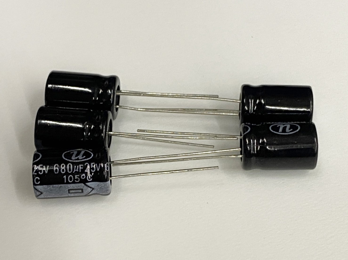 電解電容680uF25V 5pcs ( EC680uF25V 10x15/105℃ )