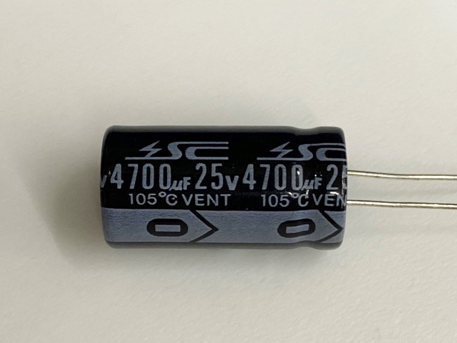 電解電容4700uF25V 1pcs ( EC4700uF25V 16x31/105℃ )