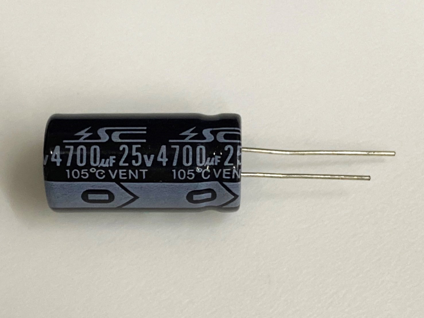 電解電容4700uF25V 1pcs ( EC4700uF25V 16x31/105℃ )