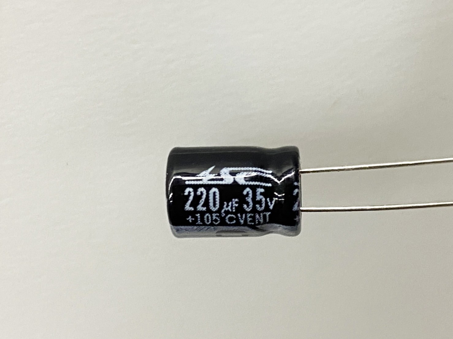 電解電容220uF35V 5pcs ( EC220uF35V 8x11/105℃ )