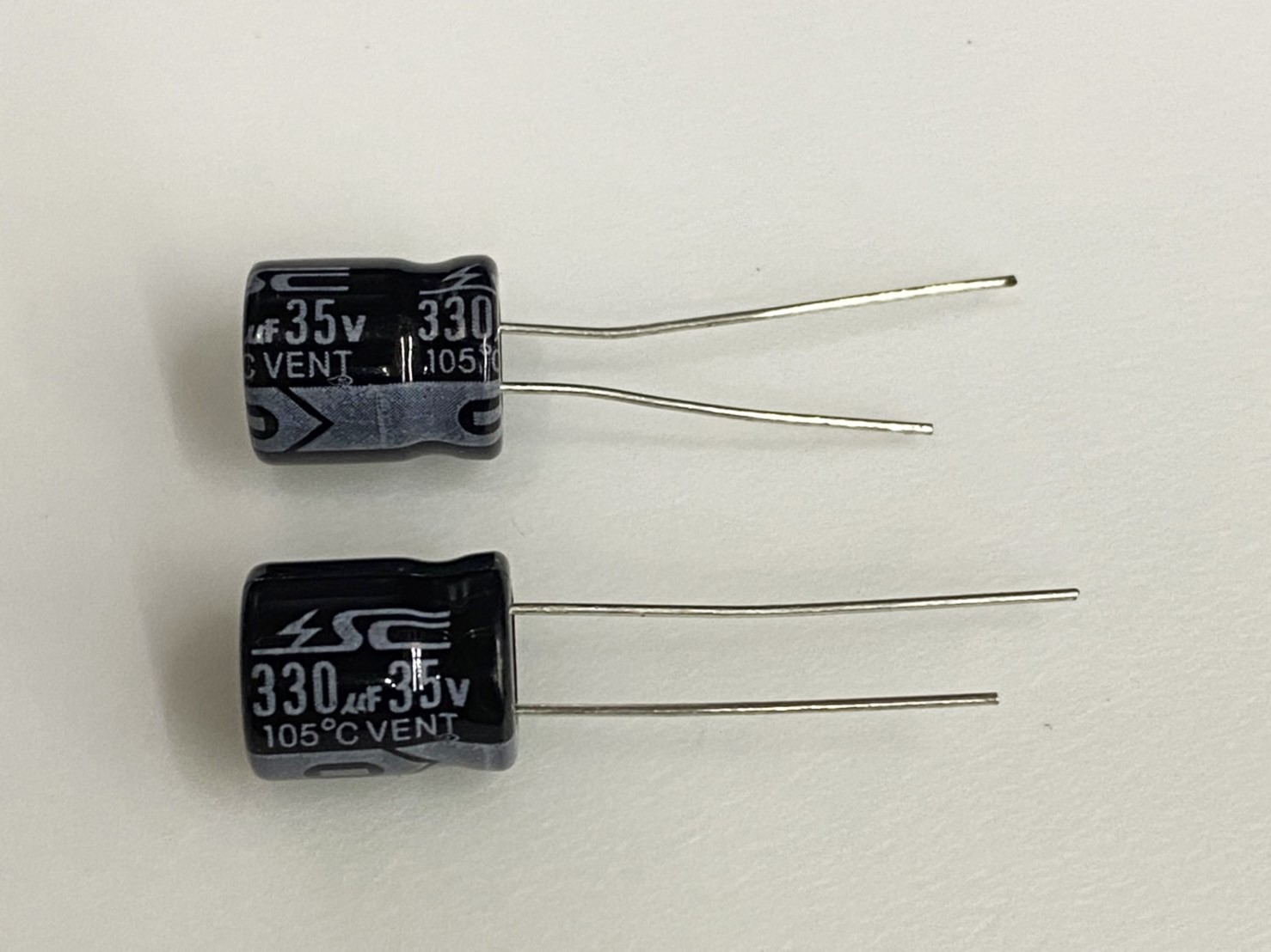 電解電容330uF35V 2pcs ( EC330uF35V 10x12/105℃ )