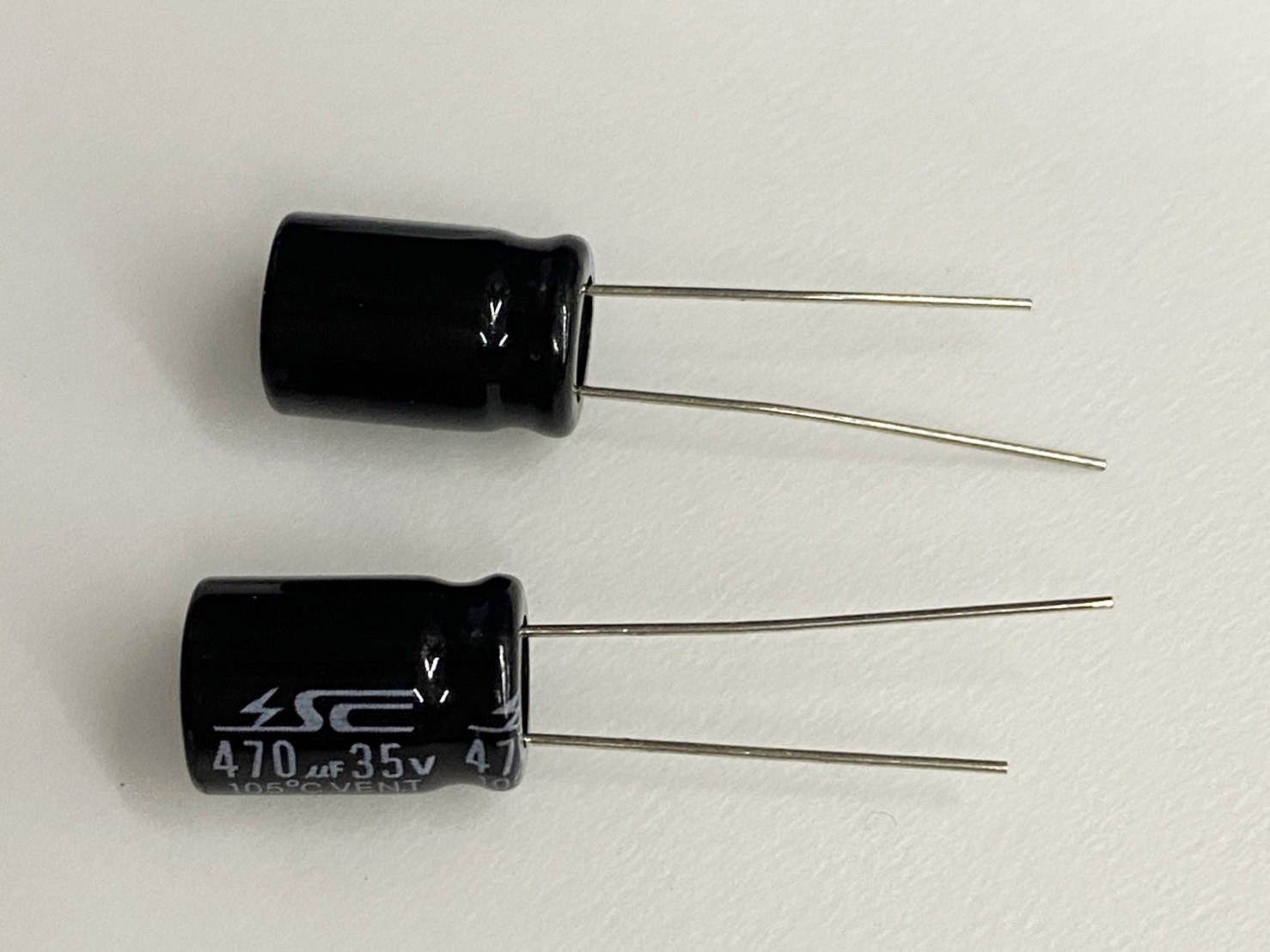 電解電容470uF35V 50pcs ( EC470uF35V 10x15/105℃ )