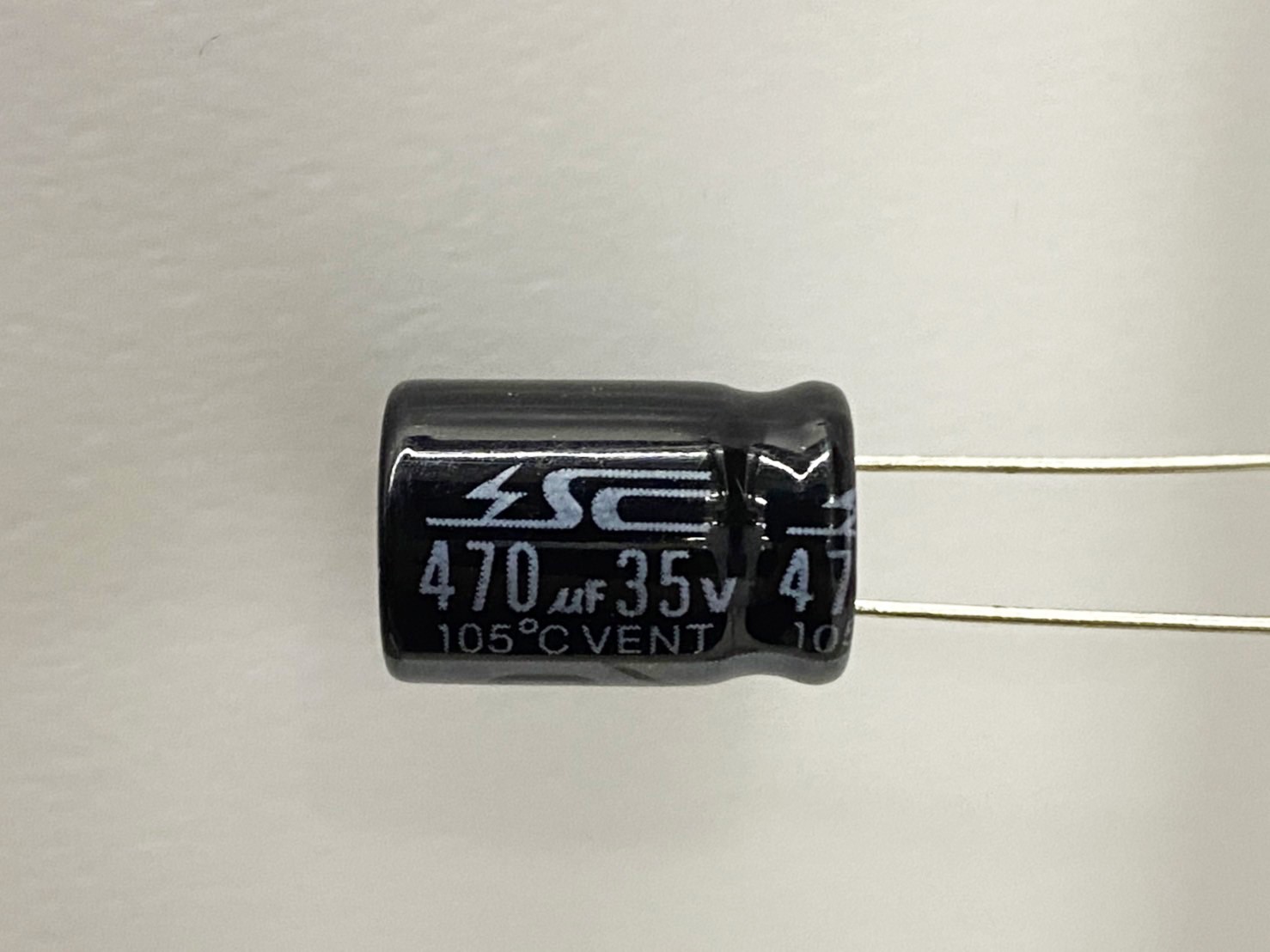 電解電容470uF35V 50pcs ( EC470uF35V 10x15/105℃ )