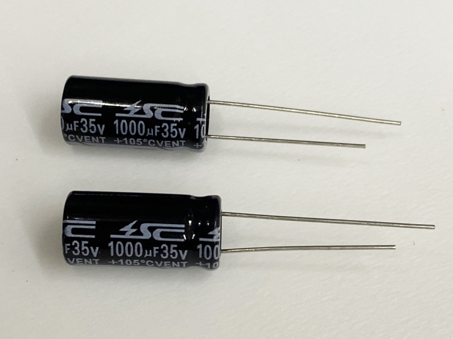 電解電容1000uF35V 2pcs ( EC1000uF35V 10x21/105℃ )