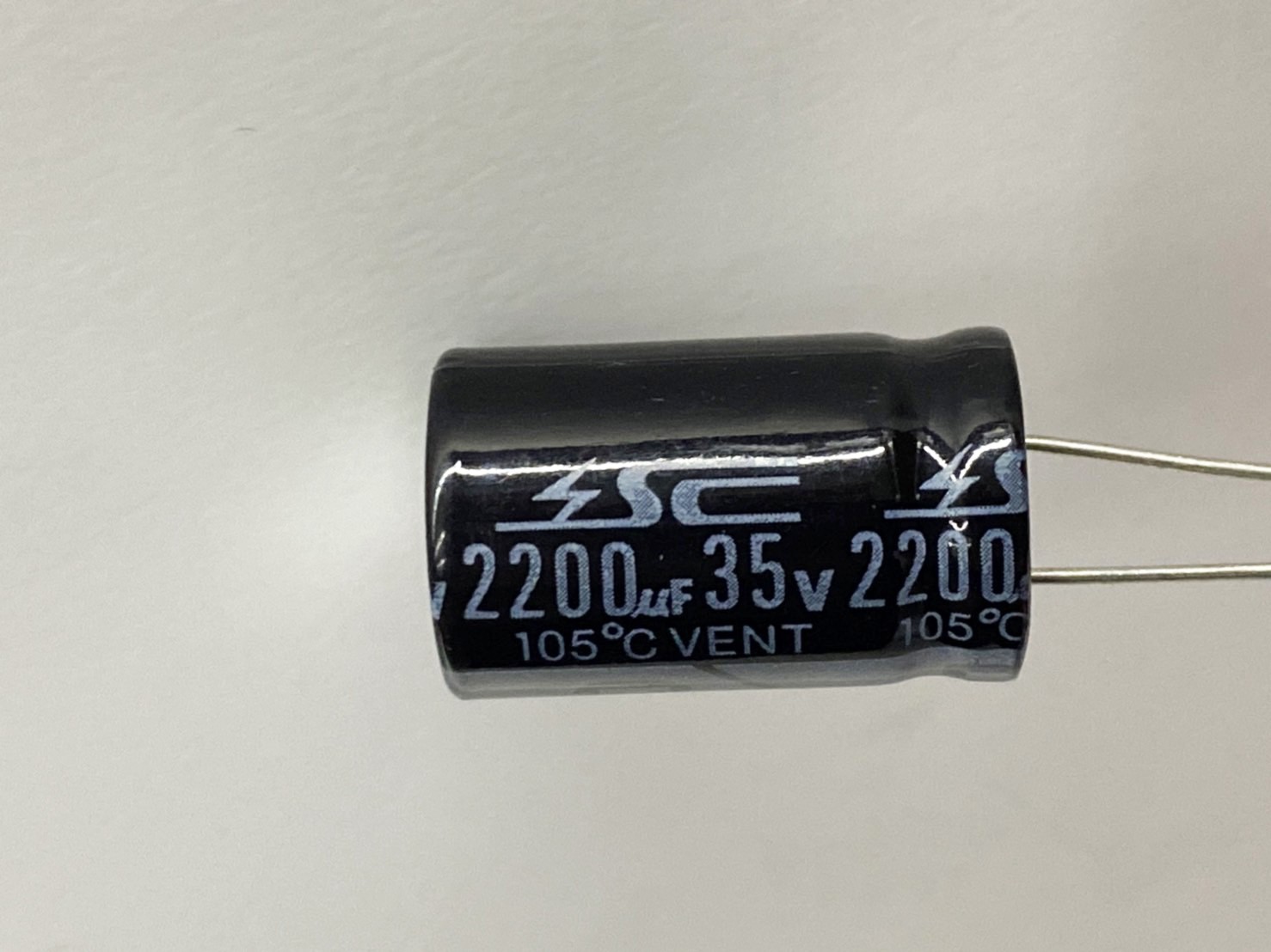 電解電容2200uF35V 1pcs ( EC2200uF35V 16x26/105℃ )