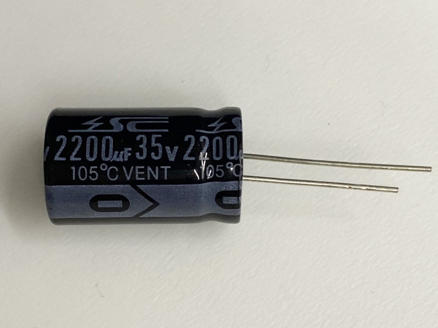 電解電容2200uF35V 1pcs ( EC2200uF35V 16x26/105℃ )