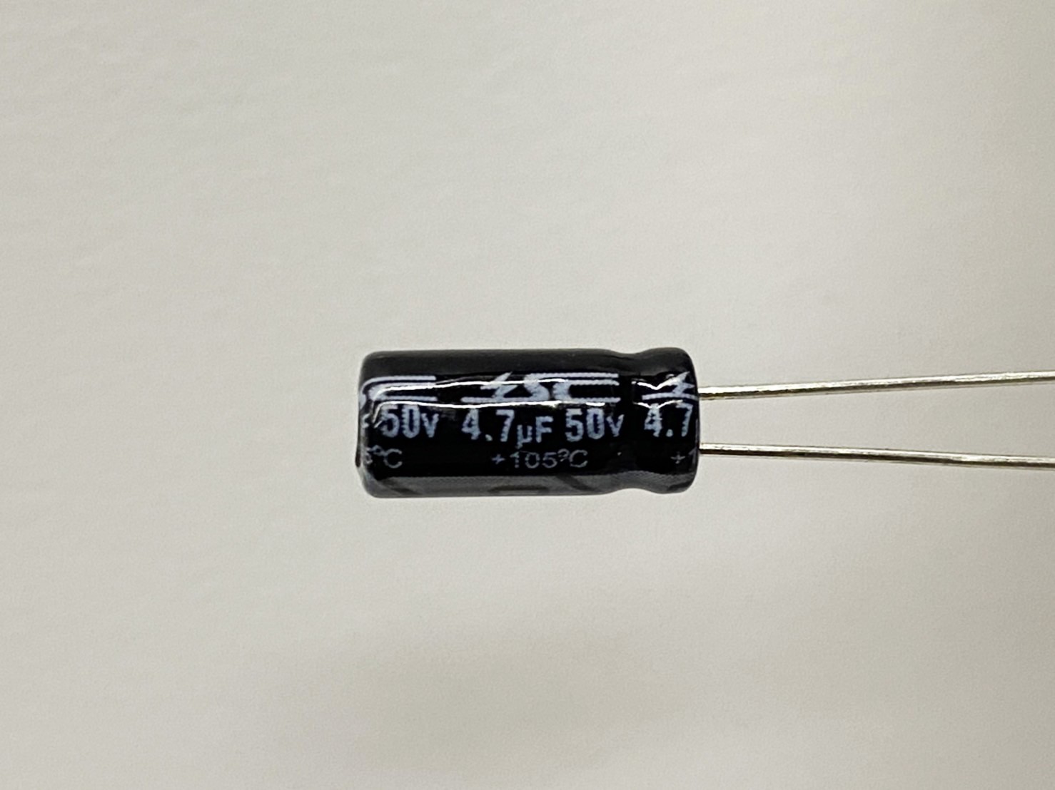 電解電容4.7uF50V 10pcs ( EC4.7uF50V 5x11/105℃ )