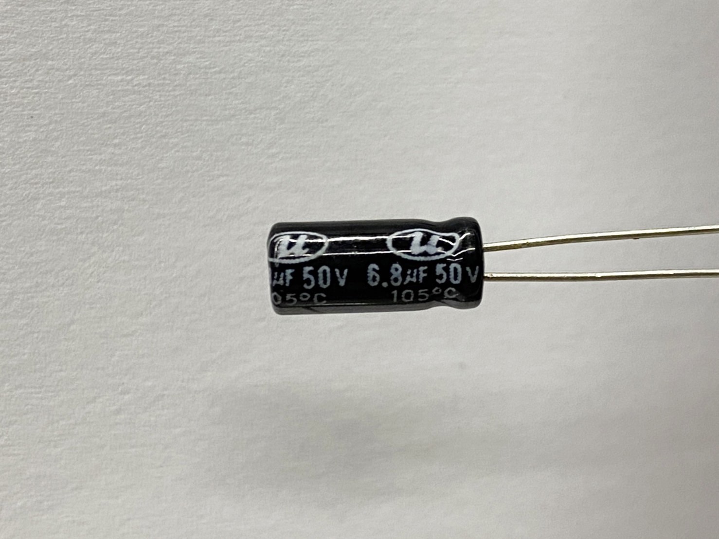 電解電容6.8uF50V 10pcs ( EC6.8uF50V 5x11/105℃ )
