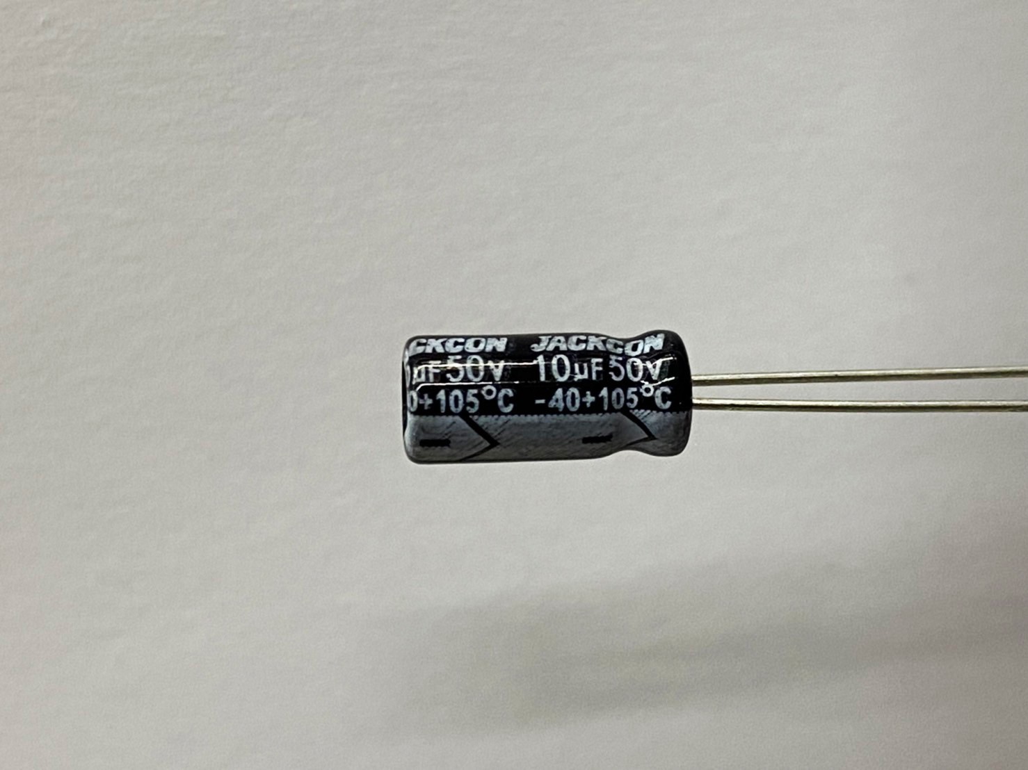 電解電容10uF50V 100pcs ( EC10uF50V 5x11/105℃ )