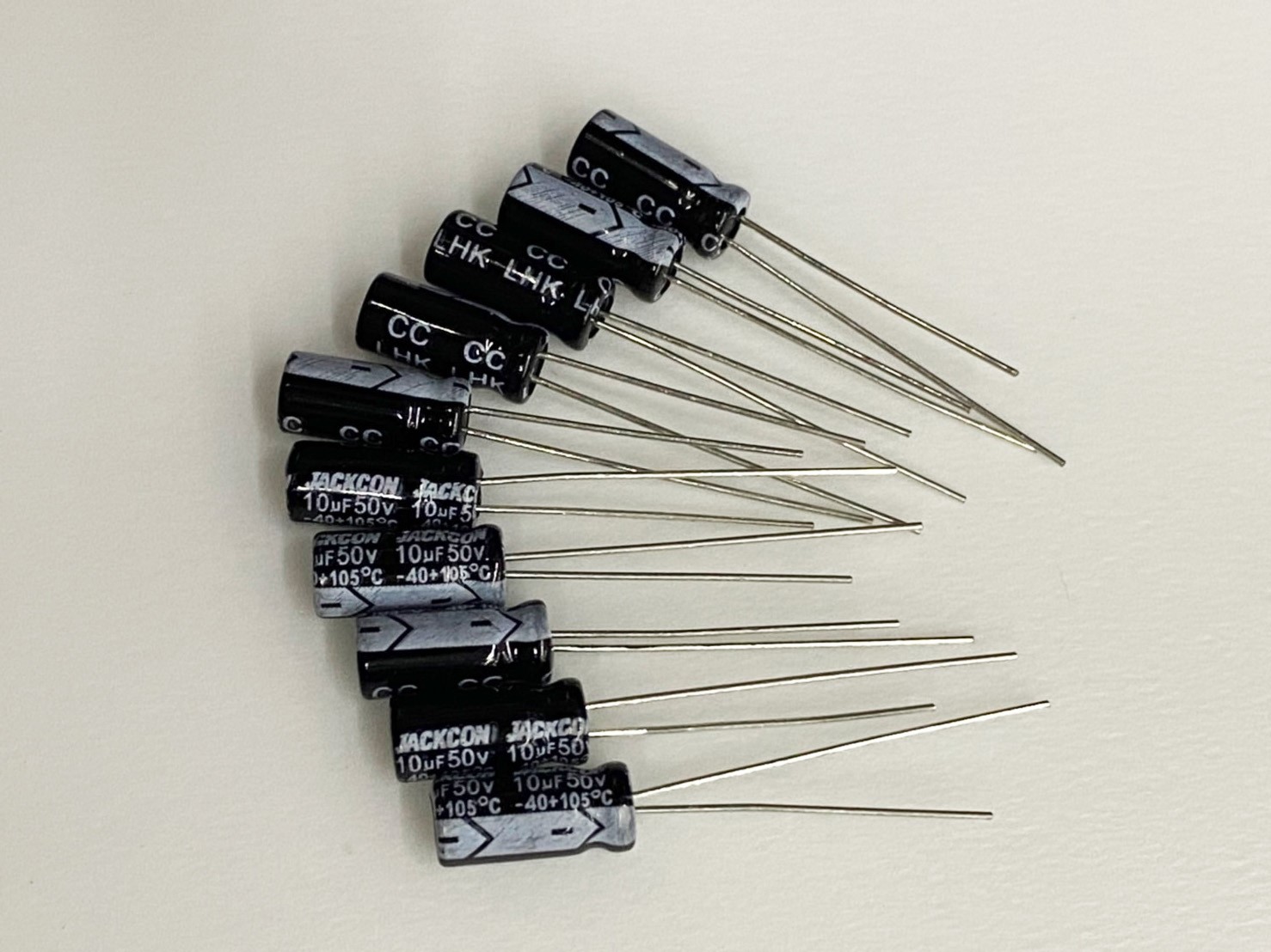 電解電容10uF50V 100pcs ( EC10uF50V 5x11/105℃ )