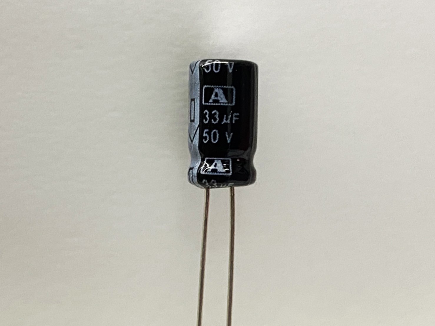 電解電容33uF50V 5pcs ( EC33uF50V 6x11/105℃ )