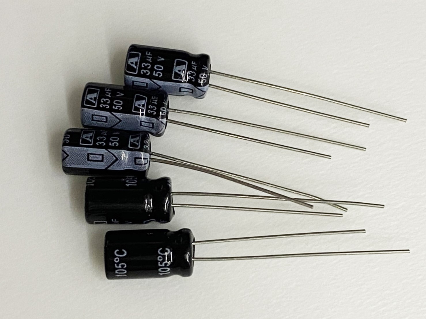電解電容33uF50V 5pcs ( EC33uF50V 6x11/105℃ )