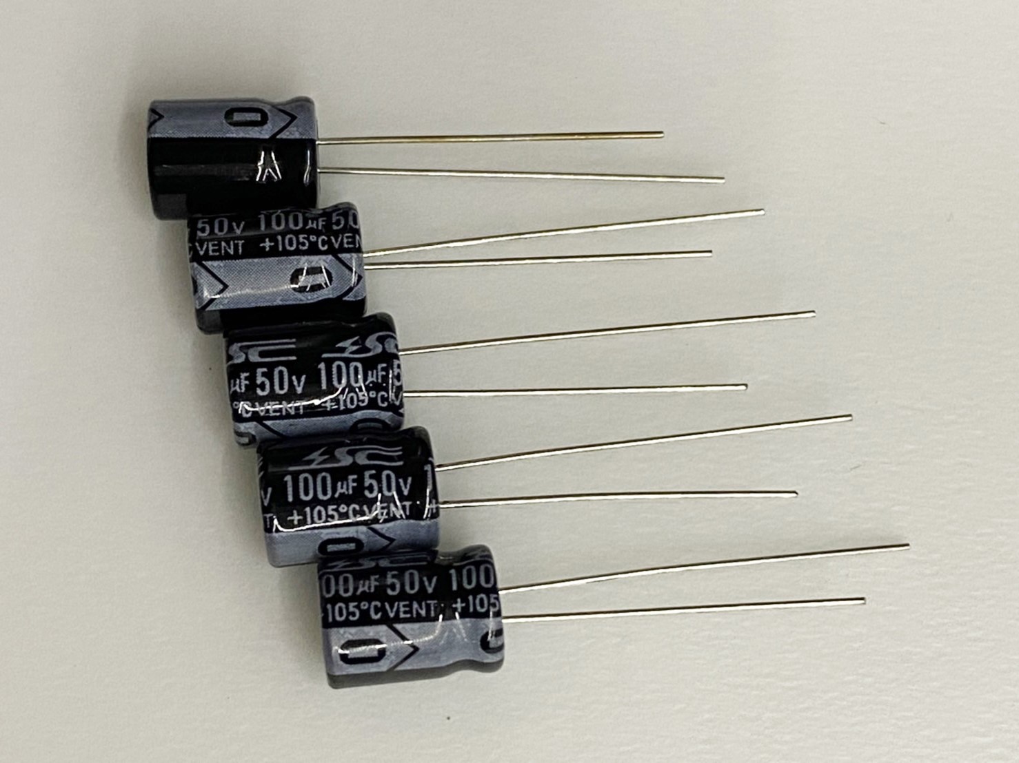 電解電容100uF50V 5pcs ( EC100uF50V 8x11/105℃ )