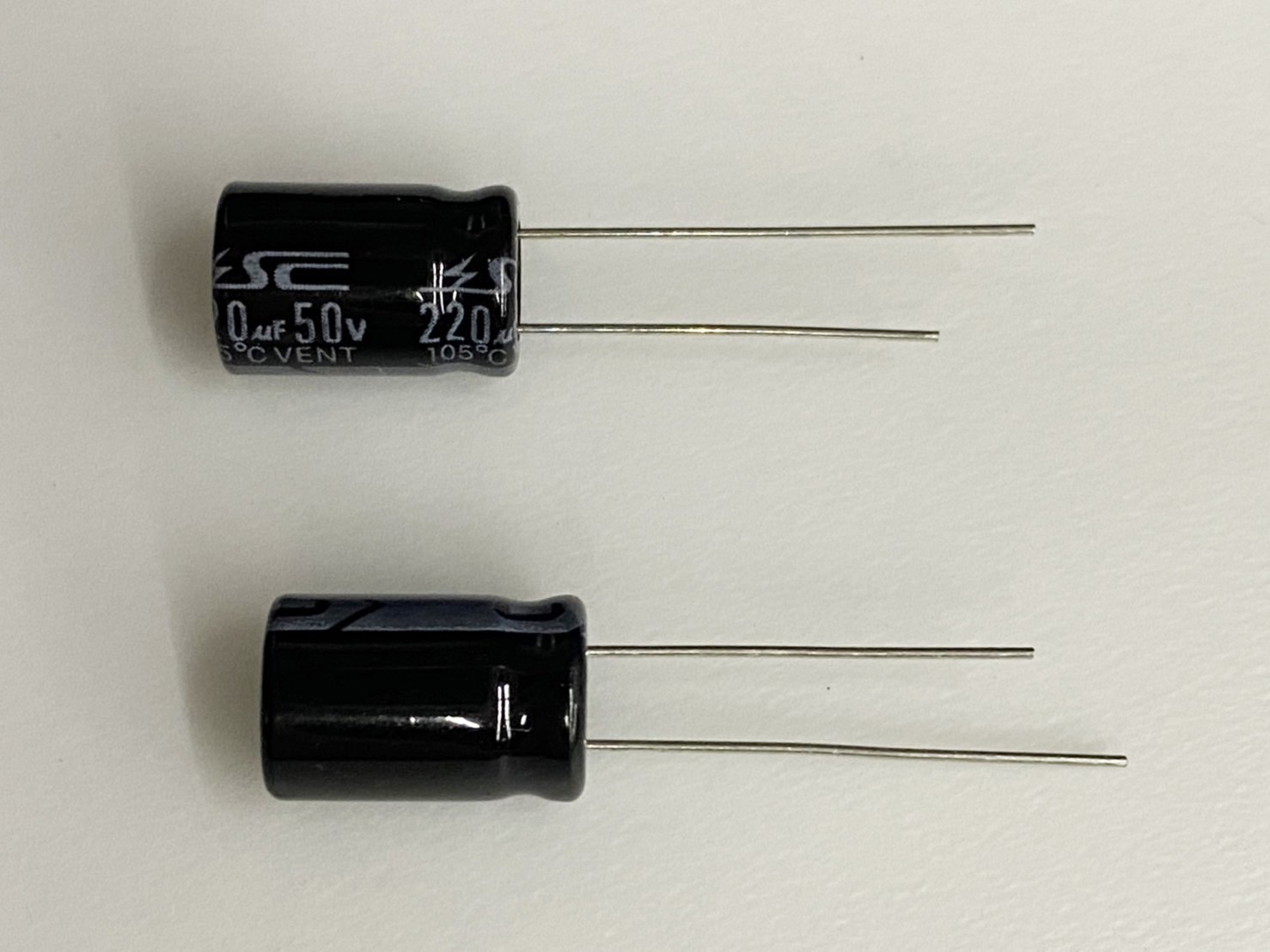 電解電容220uF50V 2pcs ( EC220uF50V 10x15/105℃ )
