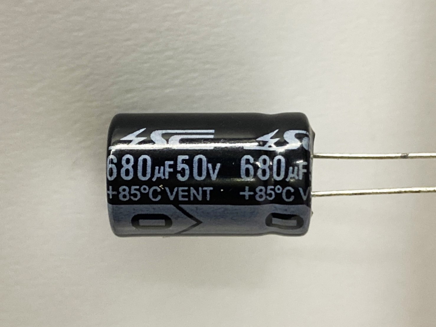 電解電容680uF50V 1pcs ( EC680uF50V 13x21/105℃ )