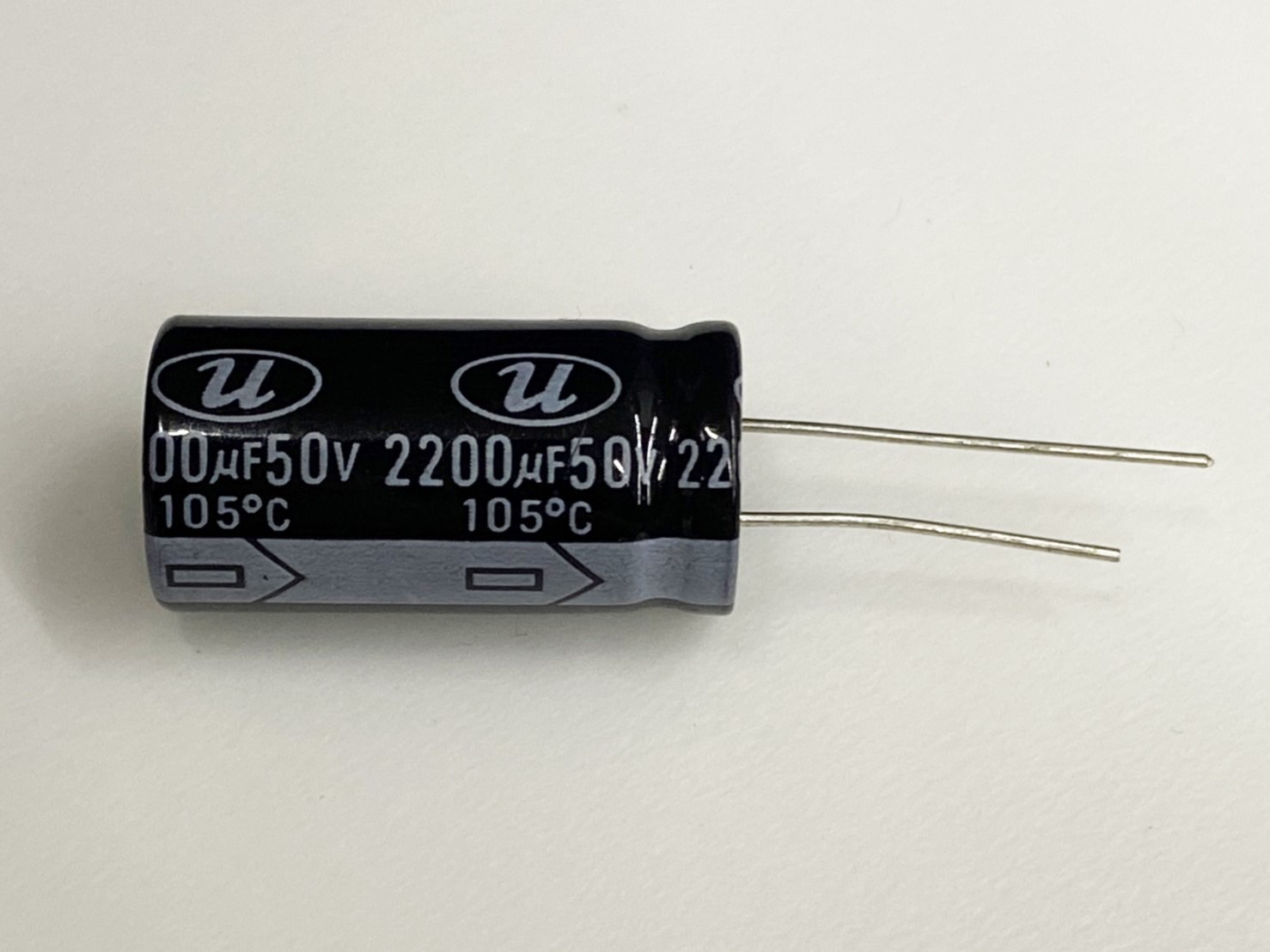 電解電容2200uF50V 1pcs ( EC2200uF50V 16x31/105℃ )