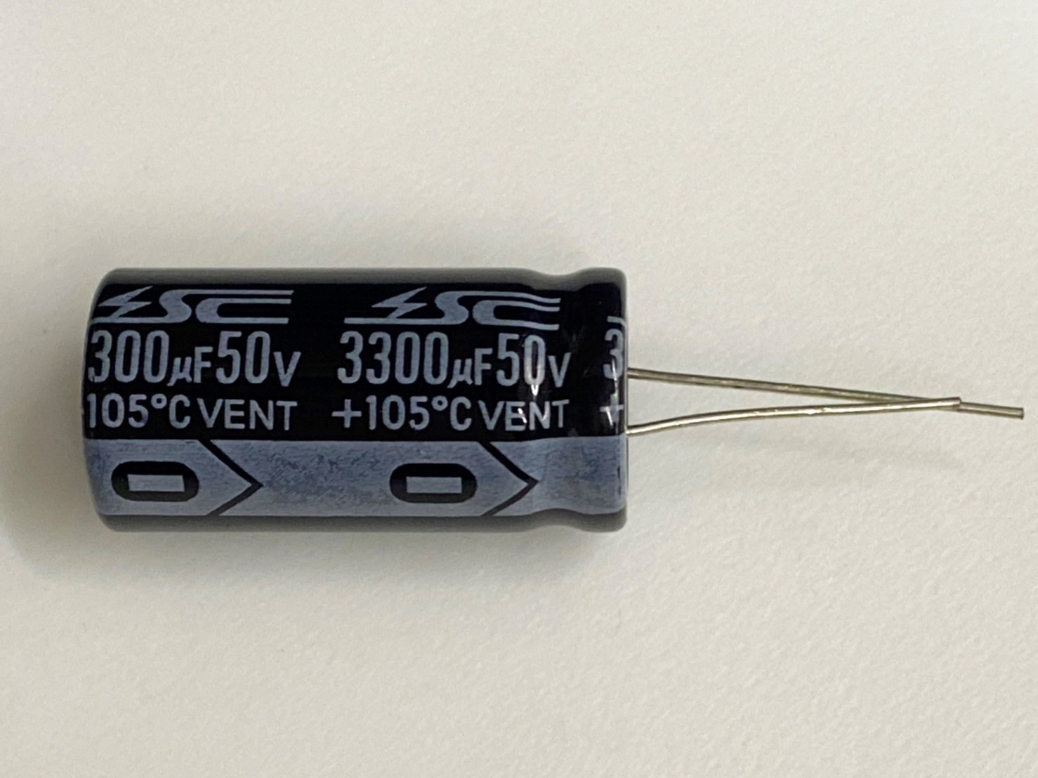 電解電容3300uF50V 1pcs ( EC3300uF50V 18x36/105℃ )