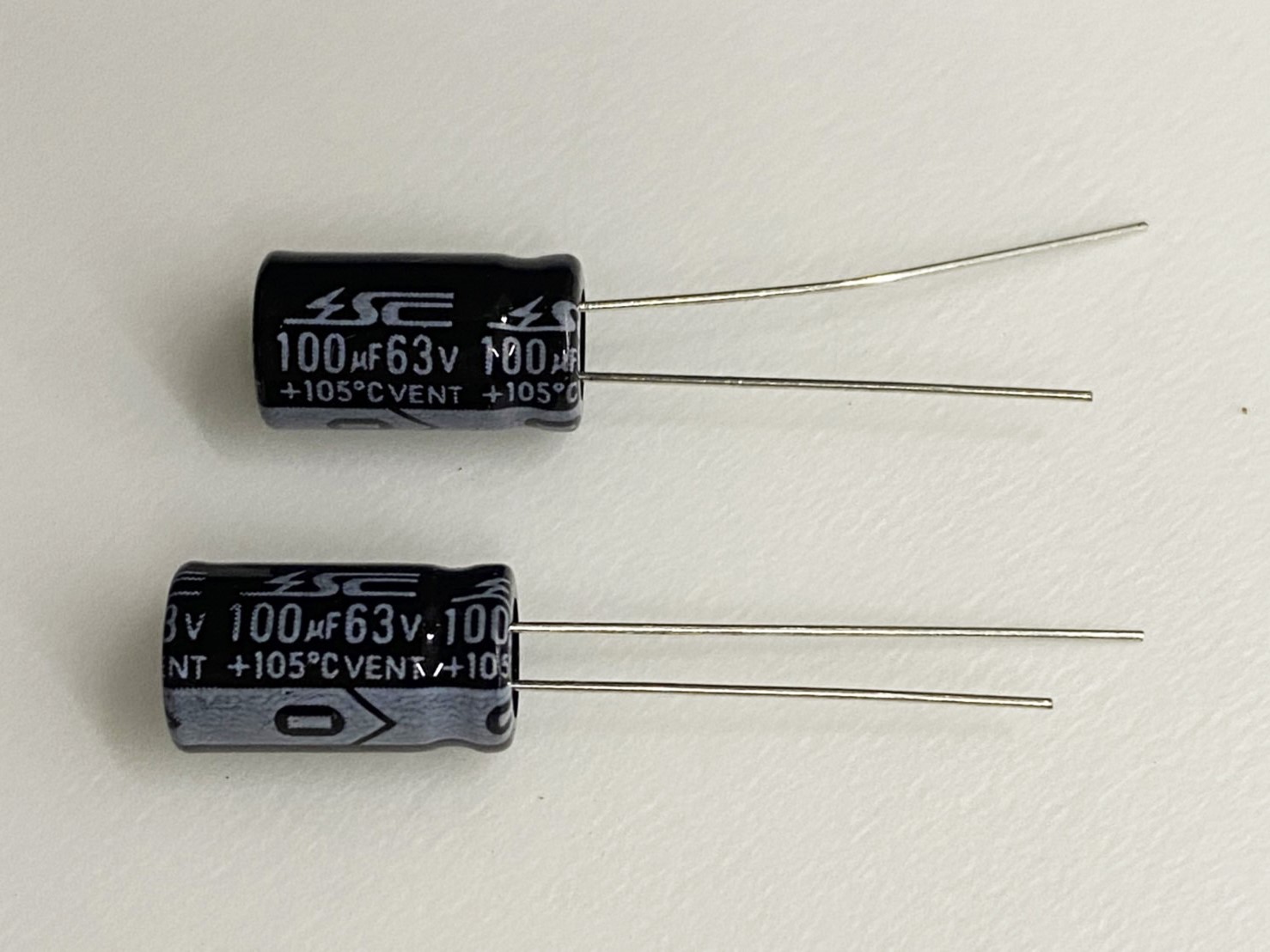 電解電容100uF63V 2pcs ( EC100uF63V 8x12/105℃ )