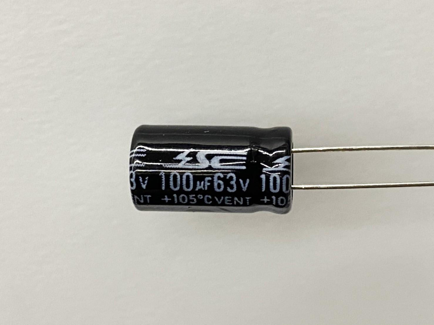 電解電容100uF63V 2pcs ( EC100uF63V 8x12/105℃ )