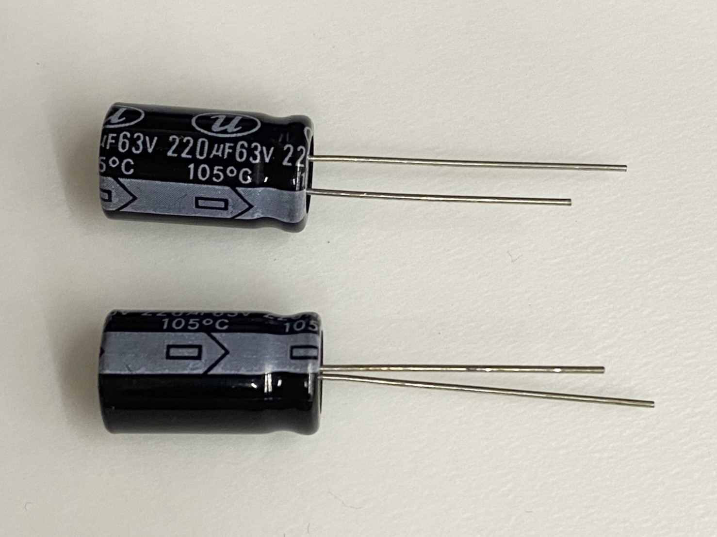 電解電容220uF63V 2pcs ( EC220uF63V 10x20/105℃ )