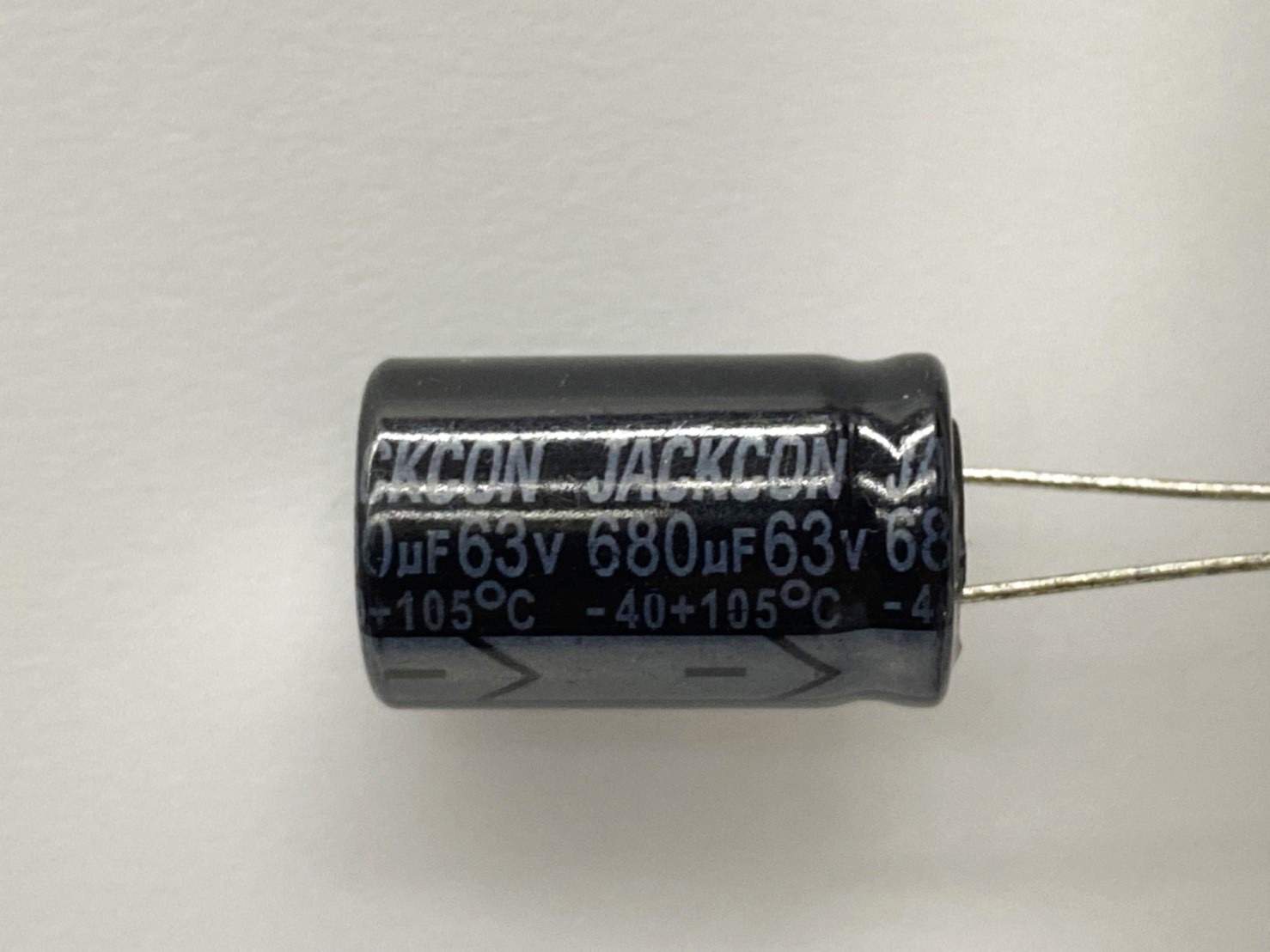 電解電容680uF63V 1pcs ( EC680uF63V 16x26/105℃ )