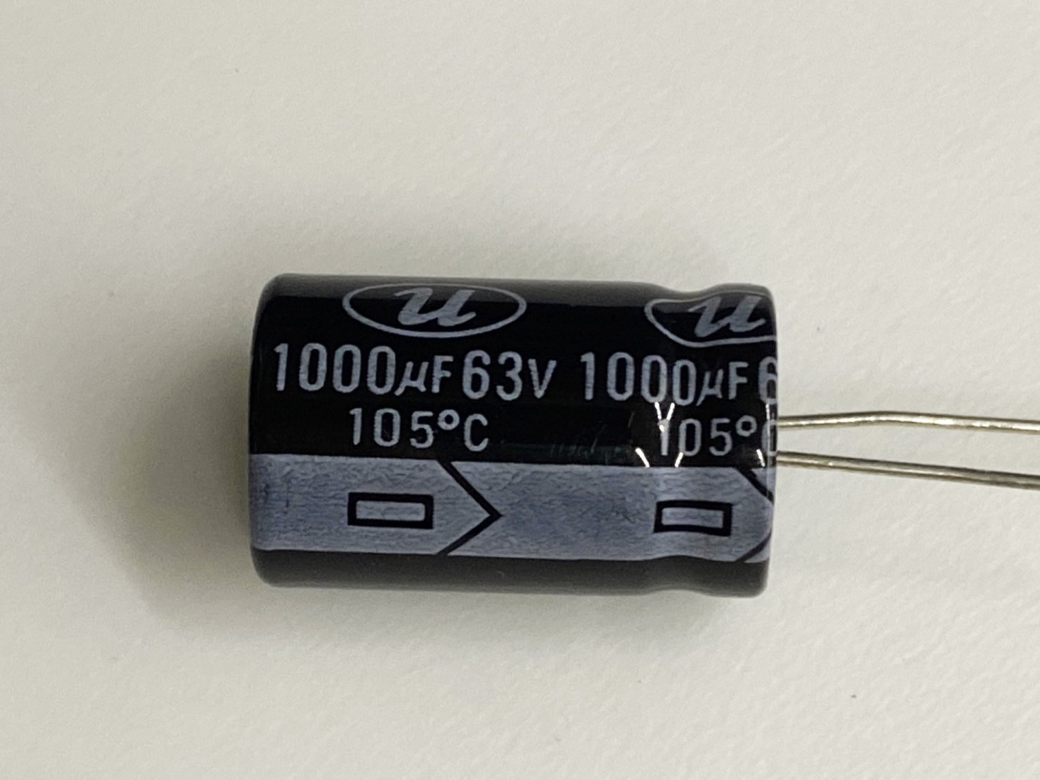 電解電容1000uF63V 1pcs ( EC1000uF63V 16x26/105℃ )