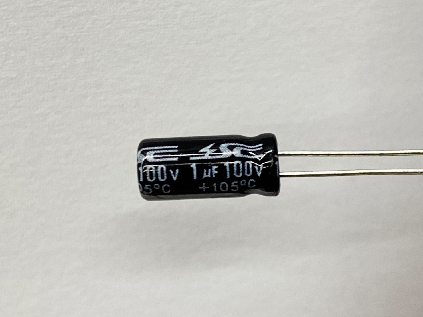 電解電容1uF100V 5pcs ( EC1uF100V 5x11/105℃ )