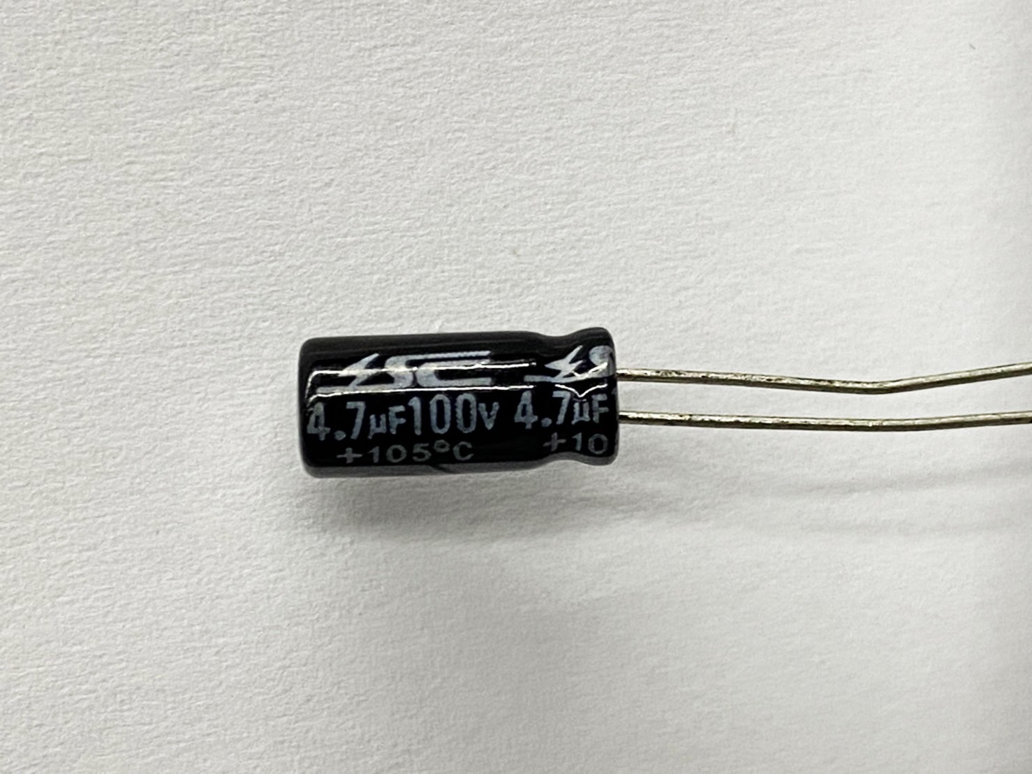 電解電容4.7uF100V 2pcs ( EC4.7uF100V 5x11/105℃ )